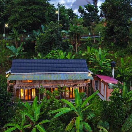 De Chicktoria Hostel Pemenang 외부 사진